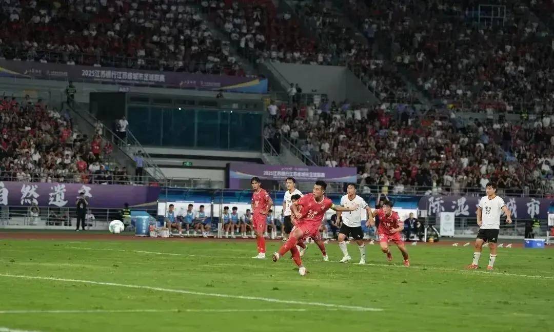 ayx.com-足球比赛中球员们的拼搏精神感人至深的简单介绍